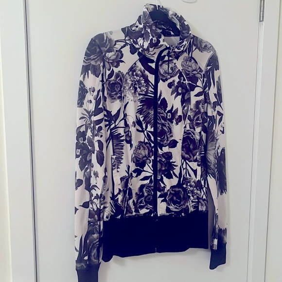 Nice asana jacket Lululemon - Picture 2 of 3